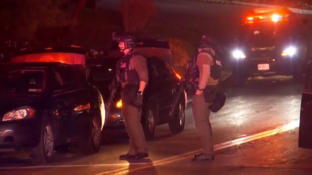 ضابط شرطة ونائب شريف يُطلقان النار عليهما حتى الموت في ولاية نيويورك الشمالية