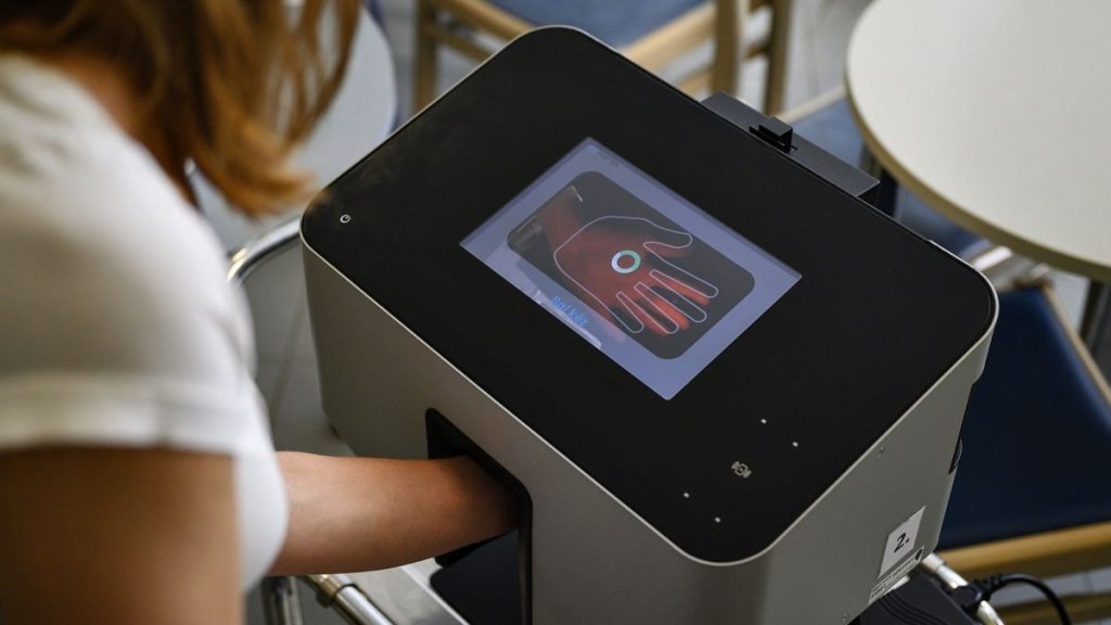 الاتحاد الأوروبي يطلق تحقيقًا جديدًا في عمليات المشتريات العامة لأجهزة الطبية في الصين