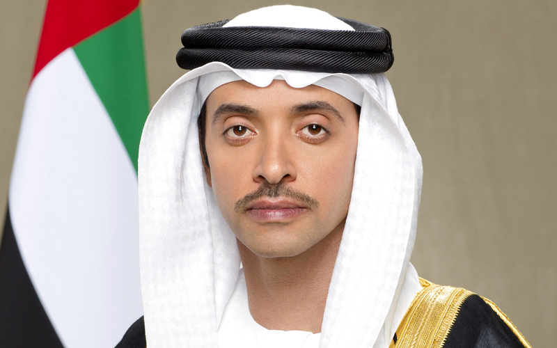 هزاع بن زايد يهنئ رئيس الدولة ونائبيه والحكام بحلول عيد الفطر السعيد