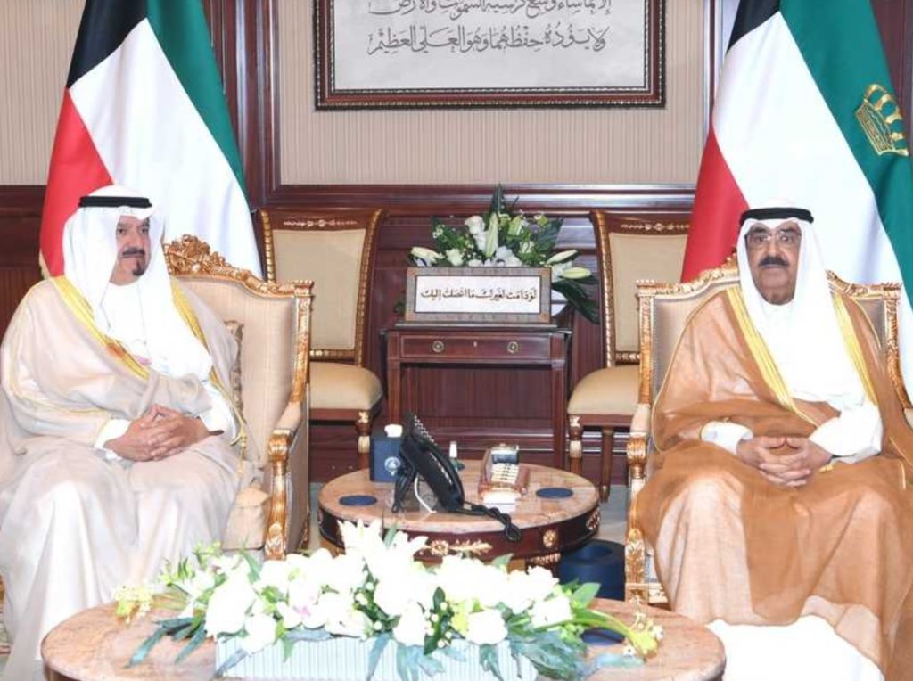 تعيين رئيس الوزراء الكويتي المكلف نائباً للأمير في فترات غيابه
