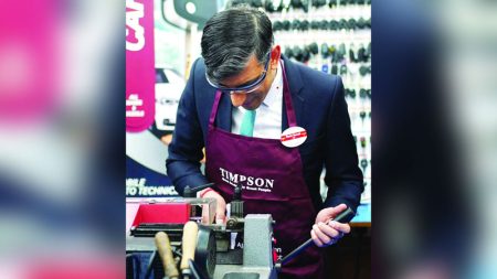 رئيس الوزراء البريطاني يحصد نتائج عكسية في كل ما يفعله