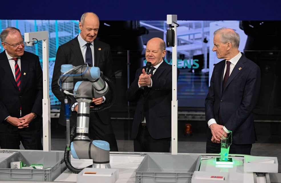 استجابة متأخرة لروبوت تصيب المستشار الألماني بالإحباط