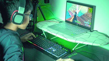 الألعاب الإلكترونية.. متخصصان يحذران من إهمال الرقابة