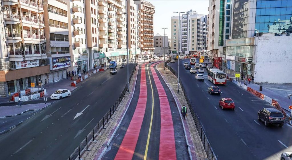 “طرق دبي”: تنفيذ مسارات جديدة خاصة للحافلات ومركبات الأجرة في 6 شوارع بطول 13 كم