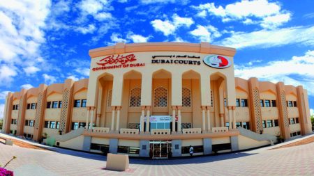 موظف يختلس 617 ألف درهم من أموال العملاء