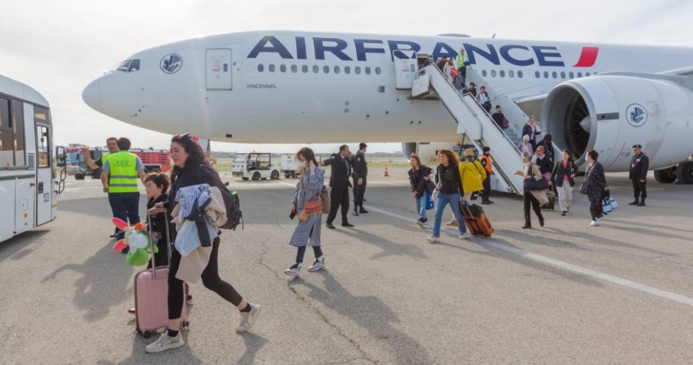 إجلاء 280 راكباً.. هبوط اضطراري لطائرة فرنسية في مطار باكو الدولي