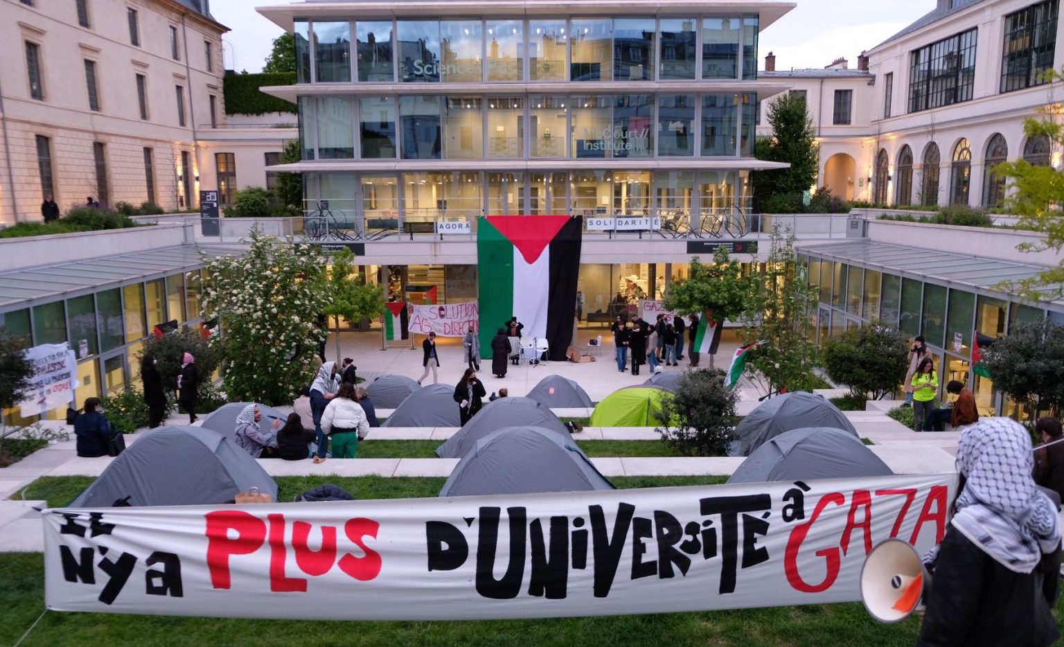 الشرطة تخلي اعتصاما جامعيا مؤيدا للفلسطينيين في باريس