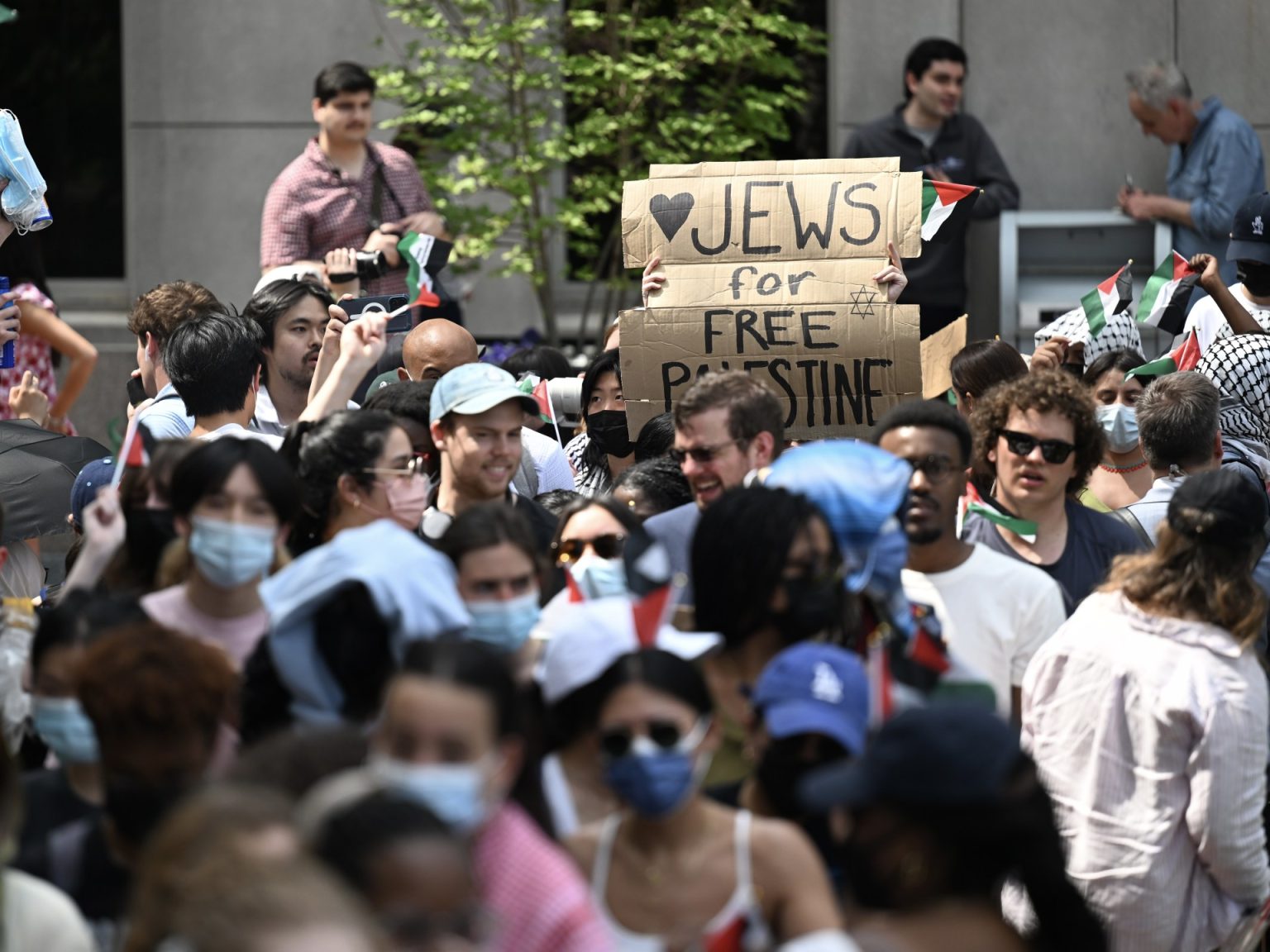 جامعة كولومبيا تصعّد ضد المحتجين وطلاب يسيطرون على مبنيين