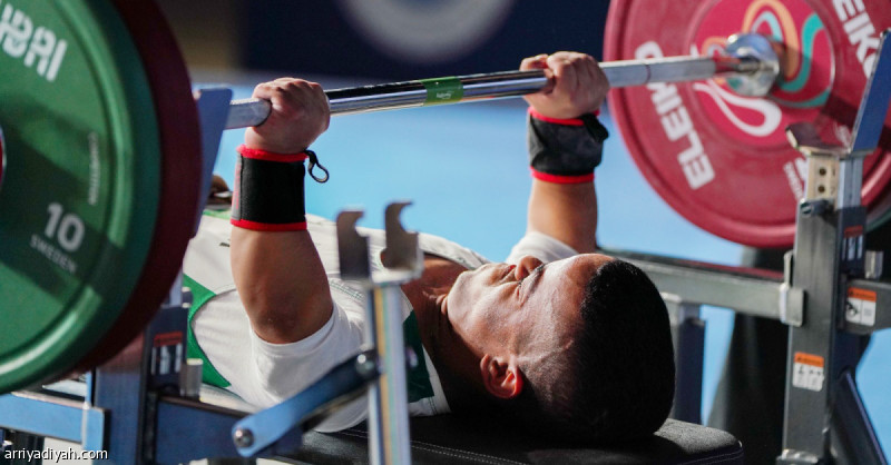 أخضر الأثقال يطير إلى تايلاند