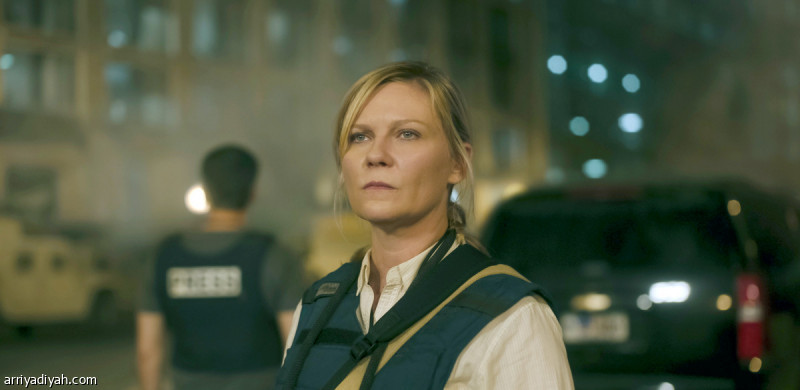 سيفيل وور يتصدّر شباك التذاكر