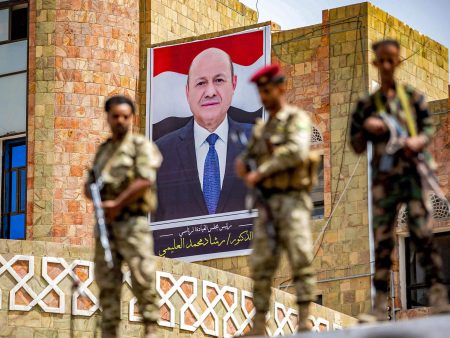 رشاد العليمي.. رئاسة في تقاطع نيران