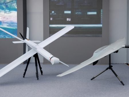 شاهد.. إيران تكشف عن أحدث مسيّراتها