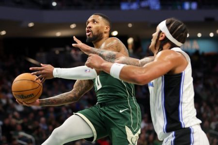 rewrite this title in Arabic Stunning bad beat on Bucks’ Damian Lillard crushes this NBA playoffs bettor