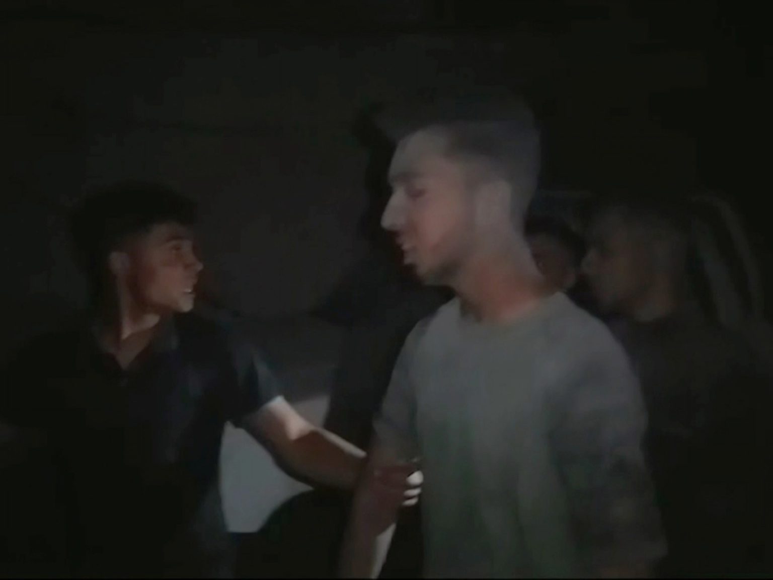 قصف إسرائيلي يدمر منزلا شرقي رفح ويحيله إلى كومة ركام