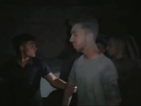 قصف إسرائيلي يدمر منزلا شرقي رفح ويحيله إلى كومة ركام