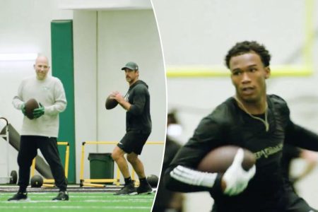 rewrite this title in Arabic Aaron Rodgers looks spry connecting with Garrett Wilson at Jets’ voluntary workouts