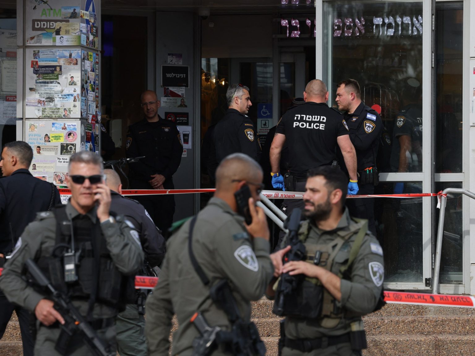 روسي يطعن شرطيين إسرائيليين في القدس