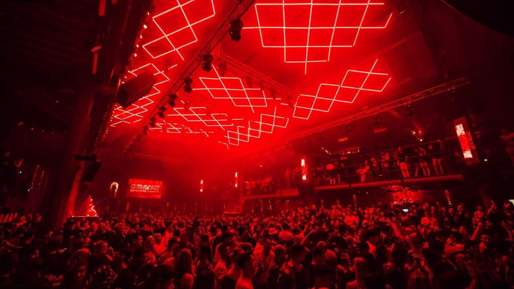 النادي الأقدم في إيبيزا “أمنسيا” يحتفل بالافتتاح الرسمي لموسم 2024