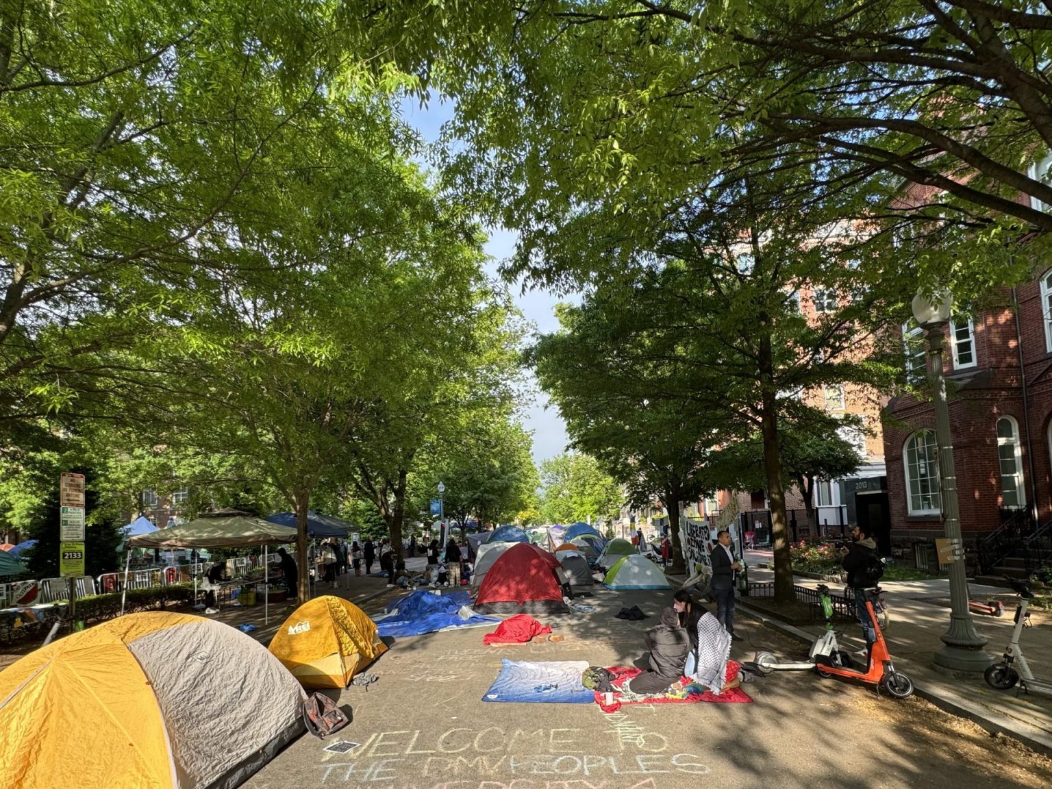 الجزيرة نت ترصد اعتصام “المنطقة المحررة” في جامعة جورج واشنطن