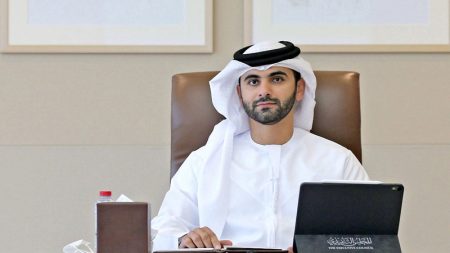 منصور بن محمد يطلع على الاستعدادات للحالة الجوية المقبلة