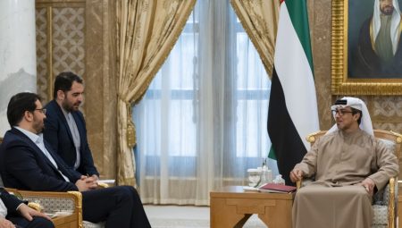 منصور بن زايد يستقبل وزير الطرق وإعمار المدن الإيراني