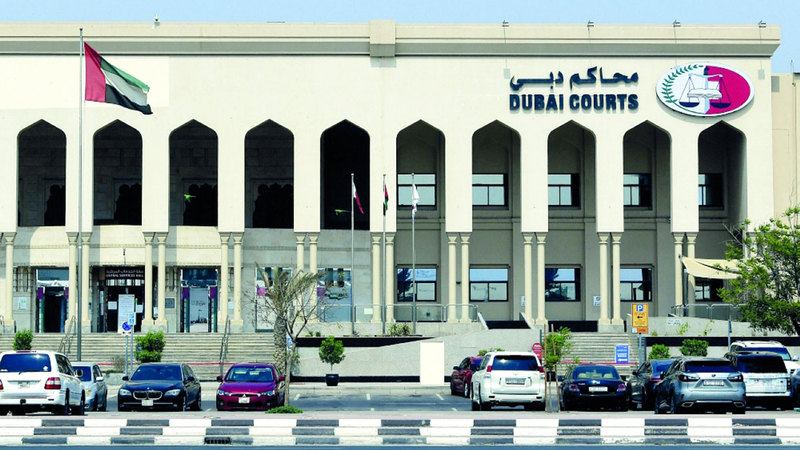 موظف يختلس 800 ألف درهم ويحولها بمشاركة آخرين إلى عملة رقمية