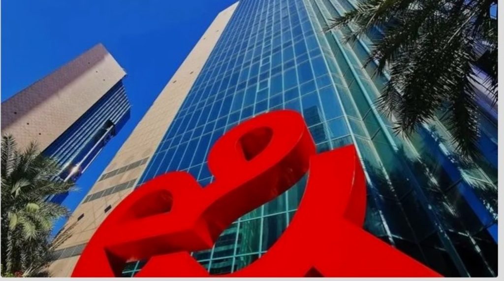 الإمارات تتصدر عالمياً بنفاذ شبكة الألياف الضوئية للمنازل