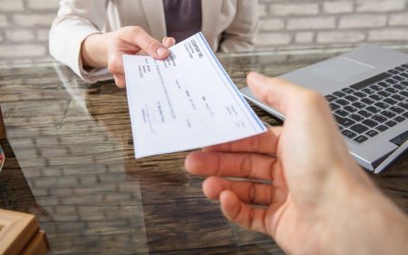 هل يمكن المطالبة بقيمة شيك مفقود ؟