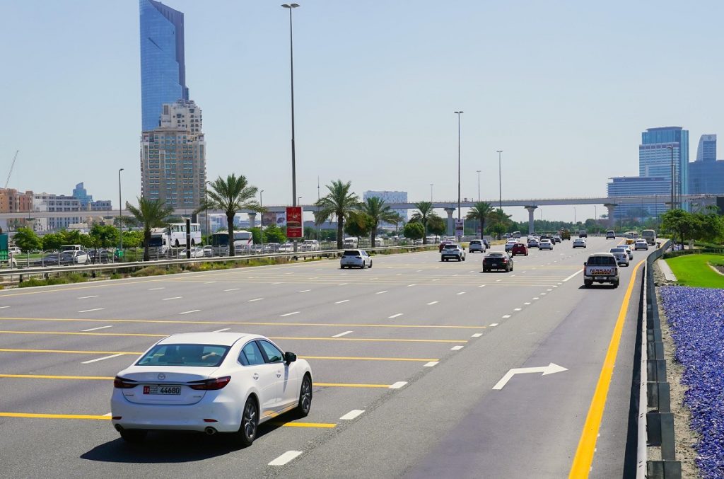 طرق دبي تنجز أعمال توسعة بموقعين في الجداف والخليج التجاري بطول كيلو متر واحد