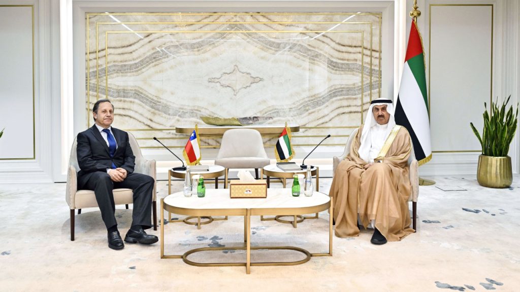 صقر غباش يبحث التعاون البرلماني مع سفيري تشيلي وكوستاريكا