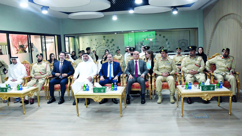 شرطة دبي تبحث استراتيجيات تعزيز الأمن مع مسؤولين دوليين