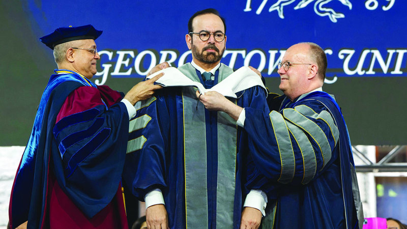 جامعة «جورج تاون» تمنح محمد القرقاوي الدكتوراه الفخرية في الإدارة الحكومية