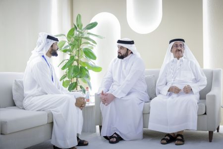 أحمد بن محمد يلتقي ناصر بن حمد ويبحثان سبل تعزيز التعاون في دعم وتمكين الشباب في مجال الإعلام