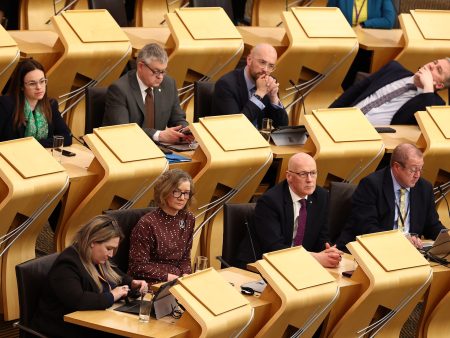 الحكومة الأسكتلندية تفلت من مذكرة حجب ثقة برلمانية