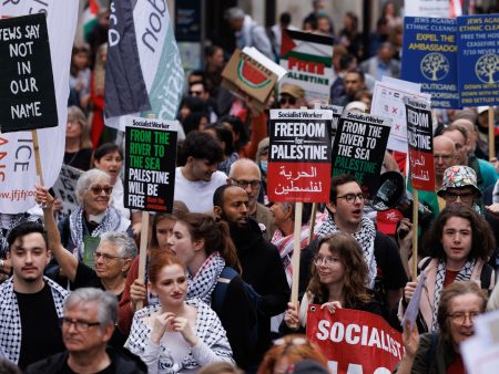 وزير الدفاع البريطاني يدعو لمواجهة المسيرات المؤيدة للفلسطينيين