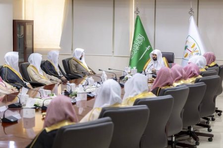 رئيس «المظالم» يتفقد محاكم الديوان بمنطقة المدينة.. ويلتقي المستفيدين