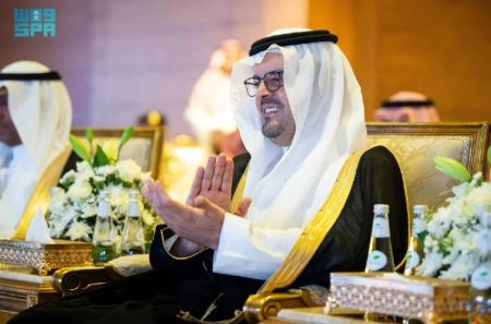 سعود بن مشعل يتوِّج أكثر من 21 ألف خرّيج في «أمِّ القرى»