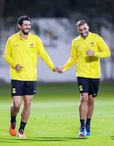 مصادر «عكاظ»: بنزيما وكانتي وفابينهو.. مستمرون مع العميد