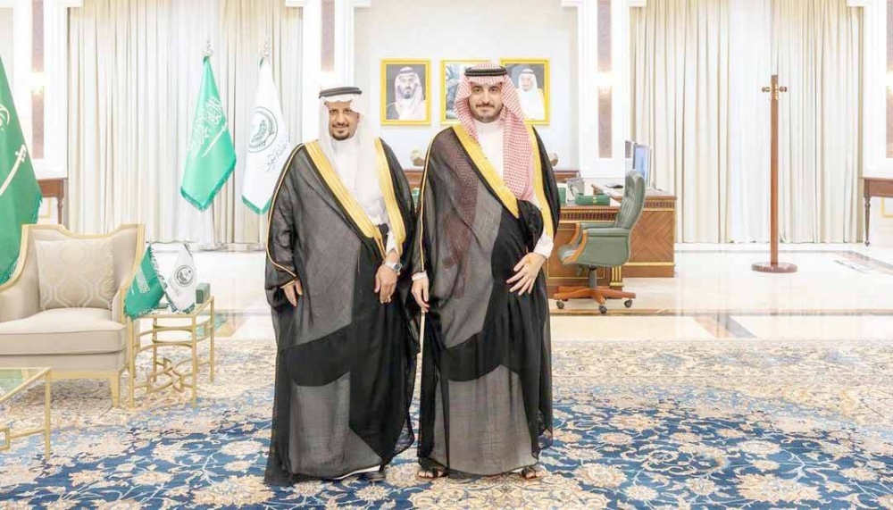 أمير الجوف يستقبل مدير التحريات الإدارية بمناسبة ترقيته لـ «عميد»