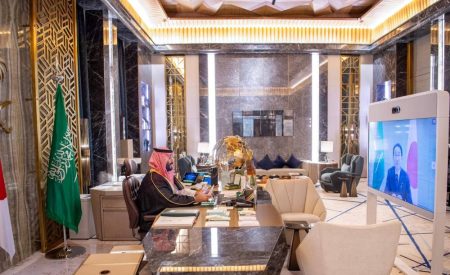 خلال اتصال مرئي.. ولي العهد لكيشيدا: ملتزمون بالاستمرار في إمداد اليابان بالنفط الخام