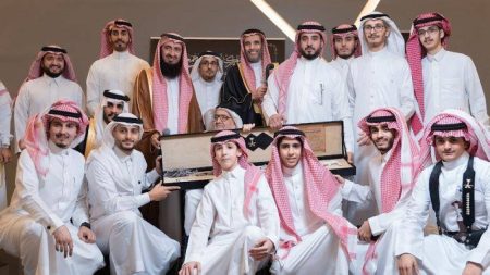 عائلة أبوحسين تكرّم عميدها