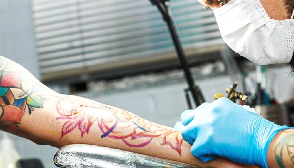 «الوشم» يهدد بسرطان الغدد الليمفاوية