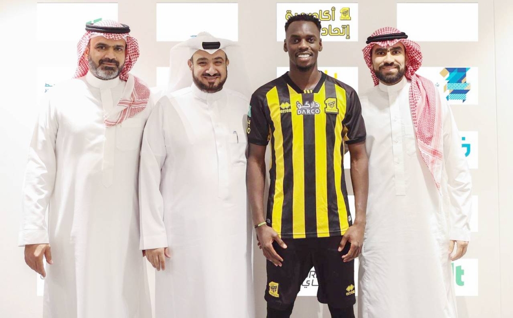 عقب هبوط أبها.. الصحفي يعود للعميد