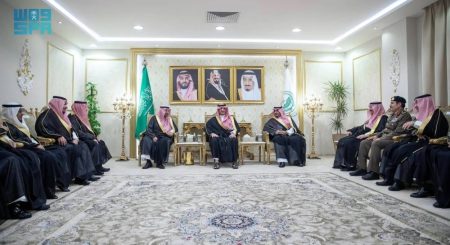وزير الداخلية يلتقي أمير نجران ونائبه ويطلع على المبادرات التنموية التي تشرف عليها الإمارة