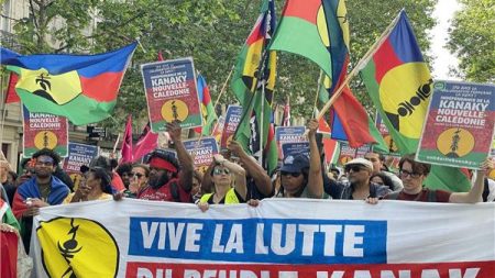 بعد أسبوعين من الاضطرابات.. هدوء نسبي ورفع حالة الطوارئ في كاليدونيا الجديدة