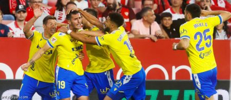 قادش يتمسك بحظوظ البقاء.. وفاليكانو يكسب بـ10