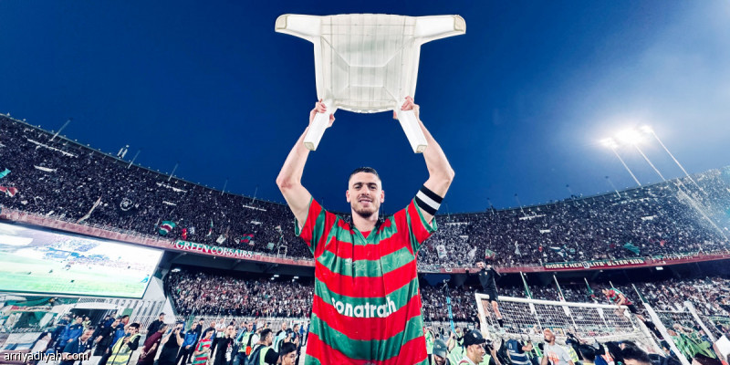 سيجار أنشيلوتي.. وكرسي ألابا يحضران في احتفالات المولودية