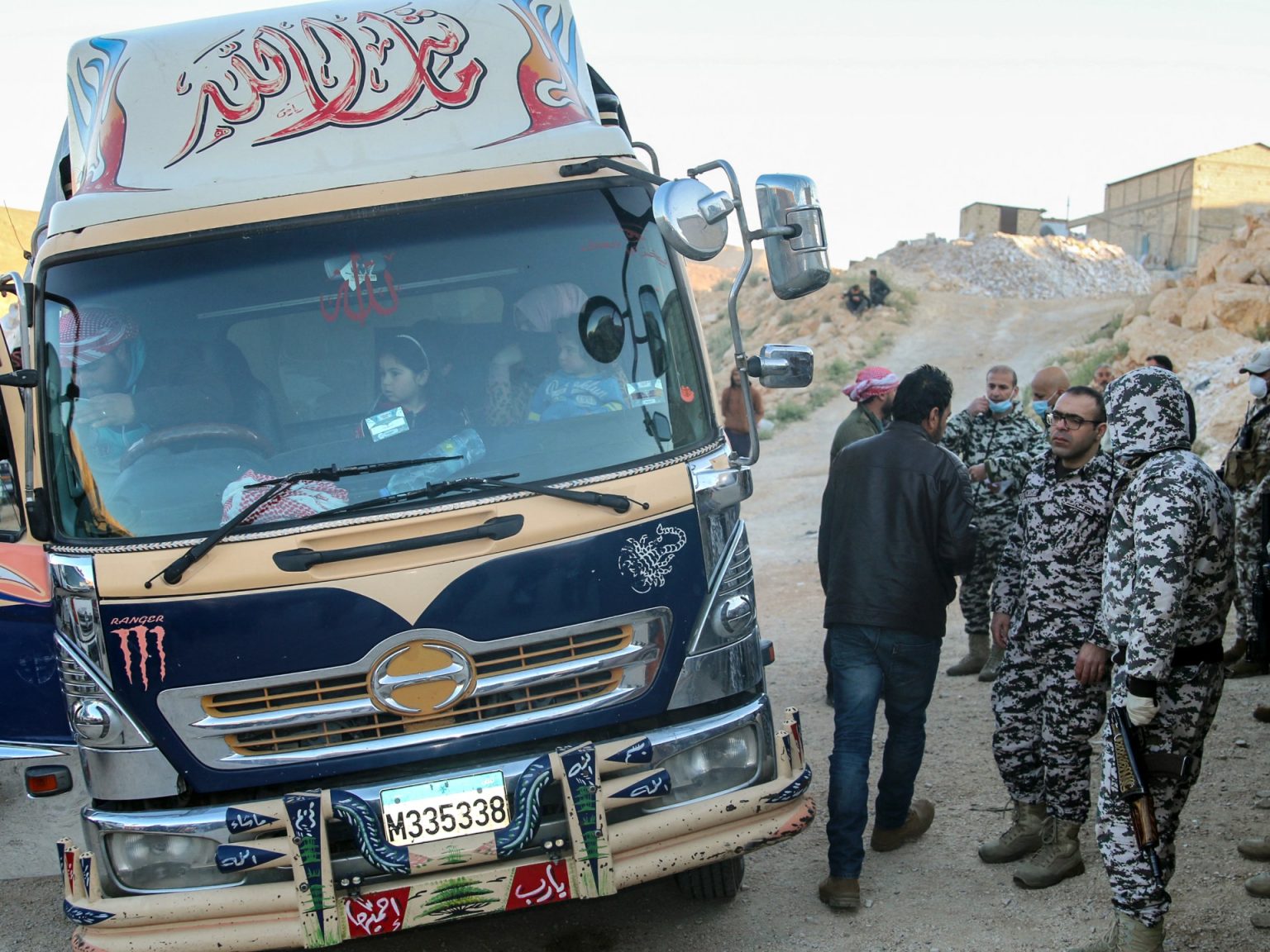 لبنان يستأنف ترحيل اللاجئين السوريين