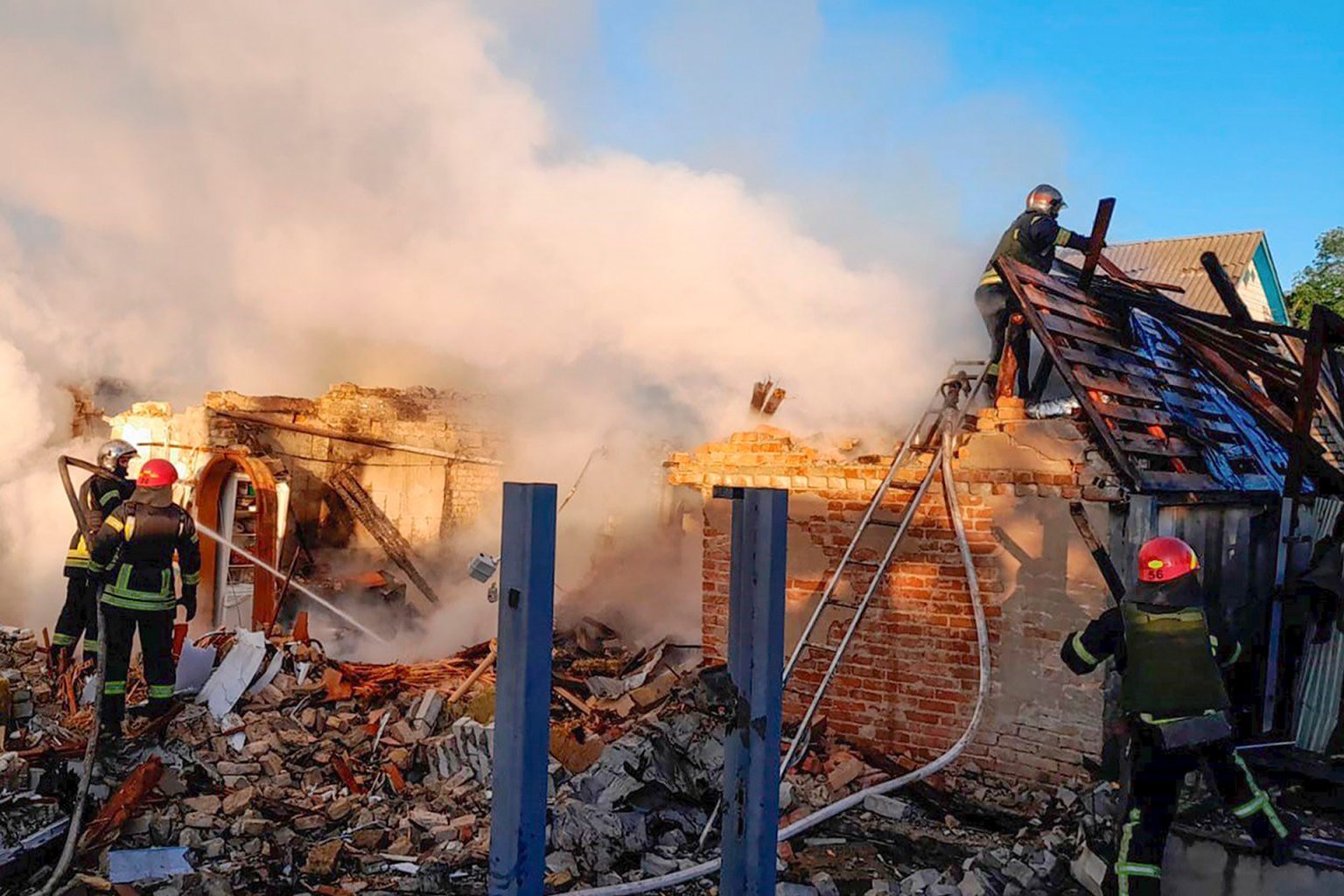 حققت مكاسب ميدانية.. روسيا تضرب قطاع الطاقة الأوكراني وتوجه إنذارا لماكرون