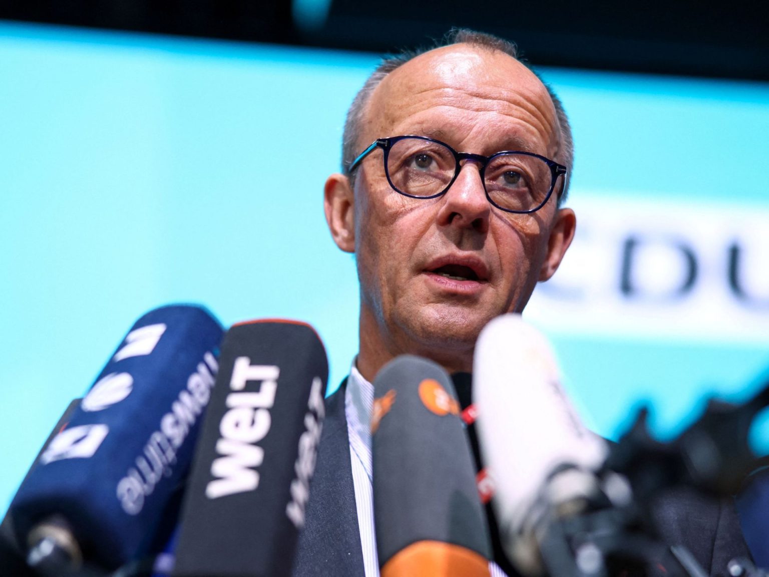 زعيم الحزب المسيحي الديمقراطي بألمانيا يحذر من الإسلام السياسي